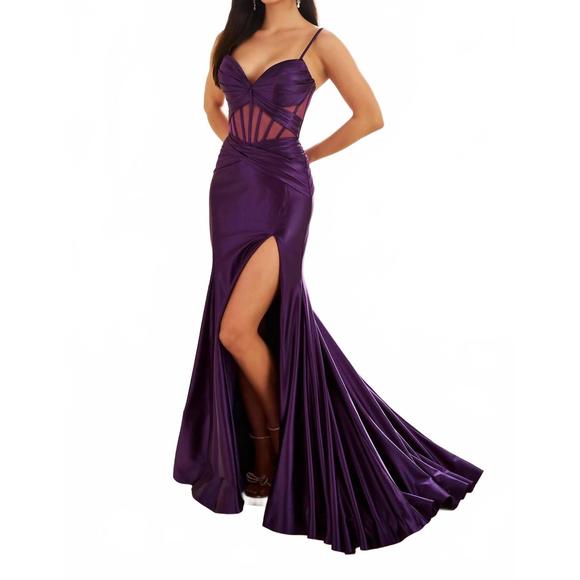 ELLIE WILDE Dresses & Skirts - NEW ELLIE WILDE women's prom dress in purple